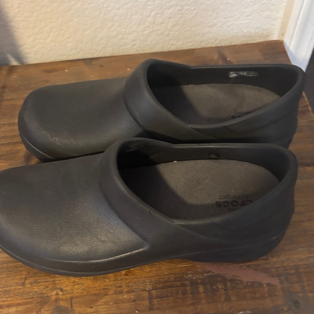 CROCS Classic Black Clogs